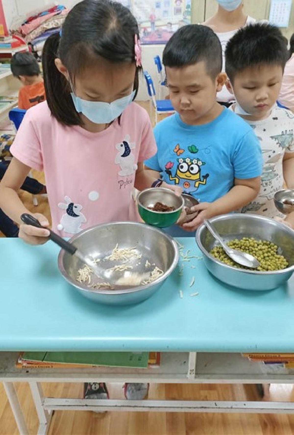 千千安親班109夏令營~小小廚師(涼拌豆干) 千千安親班109夏令營~小小廚師(涼拌豆干)