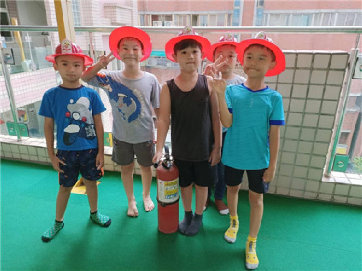 千千安親班109夏令營~職業小達人(小小消防員) 千千安親班109夏令營~職業小達人(小小消防員)
