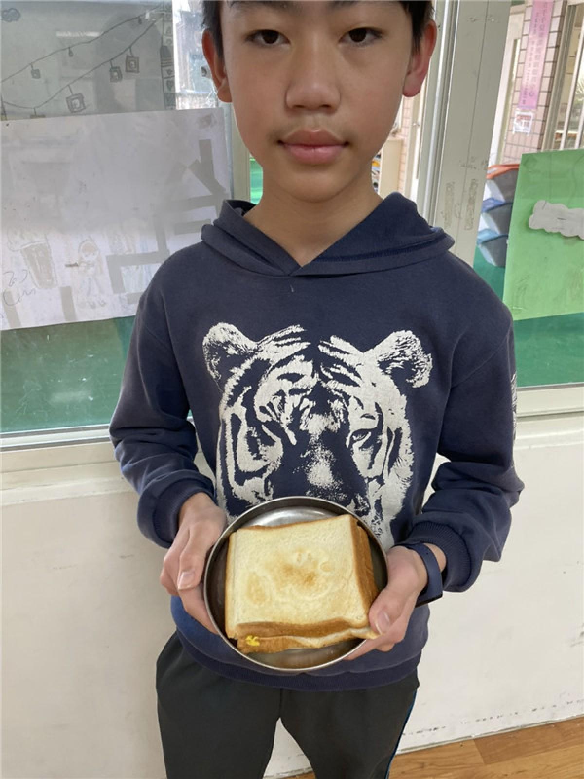 千千安親班110寒令營~美食DIY"熱壓造型三明治" 千千安親班110寒令營~美食DIY"熱壓造型三明治"